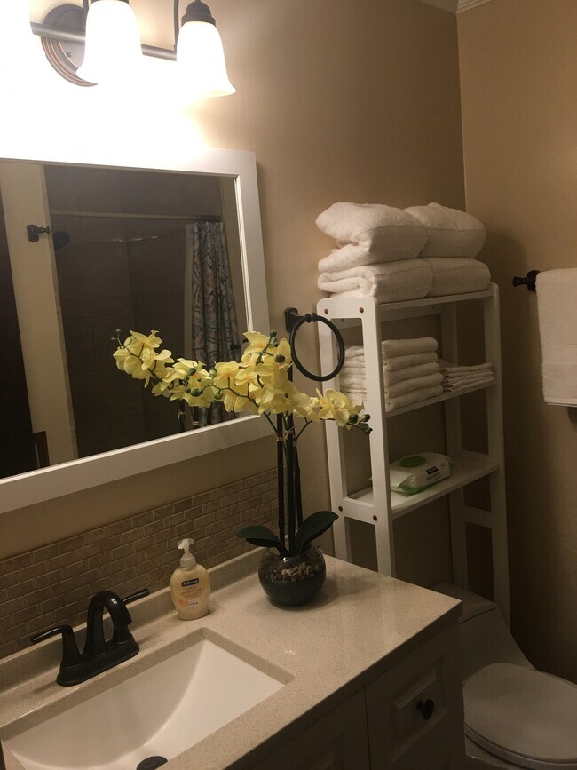 Building Photo - 1255 Yosemite St