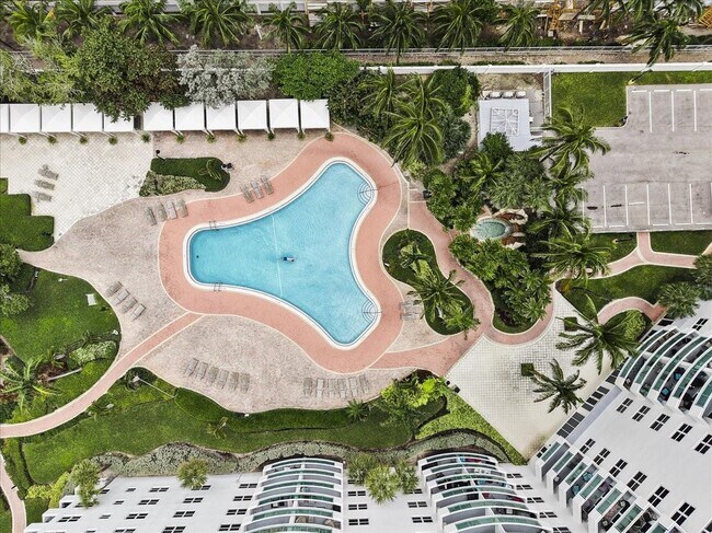 Building Photo - 3001 S Ocean Dr