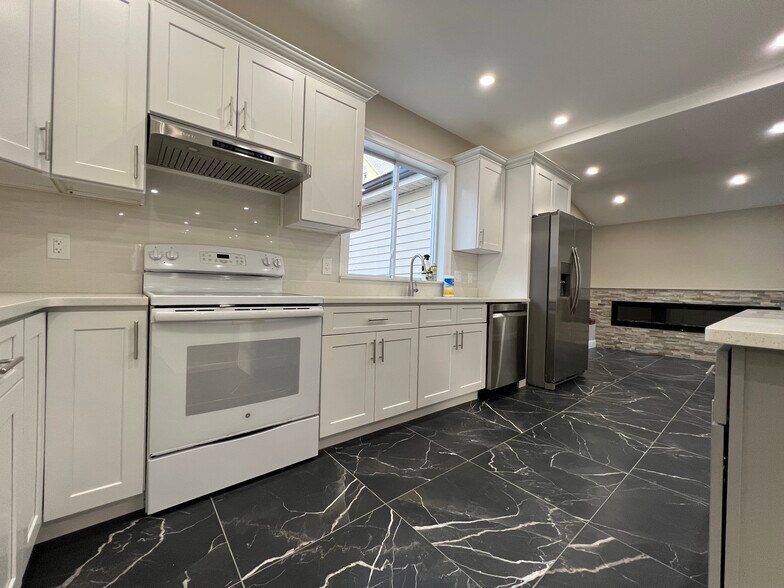 Building Photo - 324 Farrington St