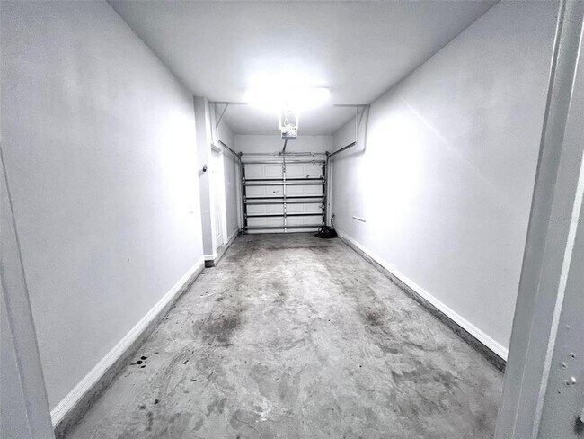 Building Photo - 2250 Portofino Pl