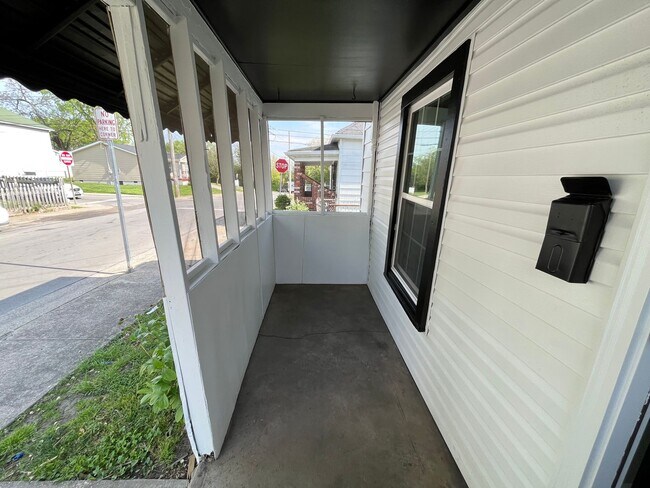 Building Photo - Quaint 2 Bedroom in Shelbyville!