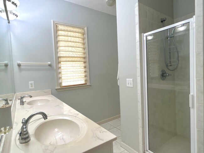 Building Photo - 38 Bungalow Village Way