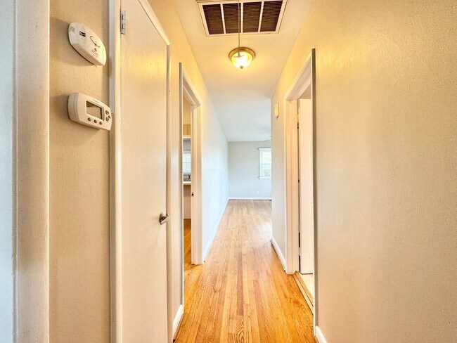 Building Photo - Charming 2BR with Refinished Hardwoods