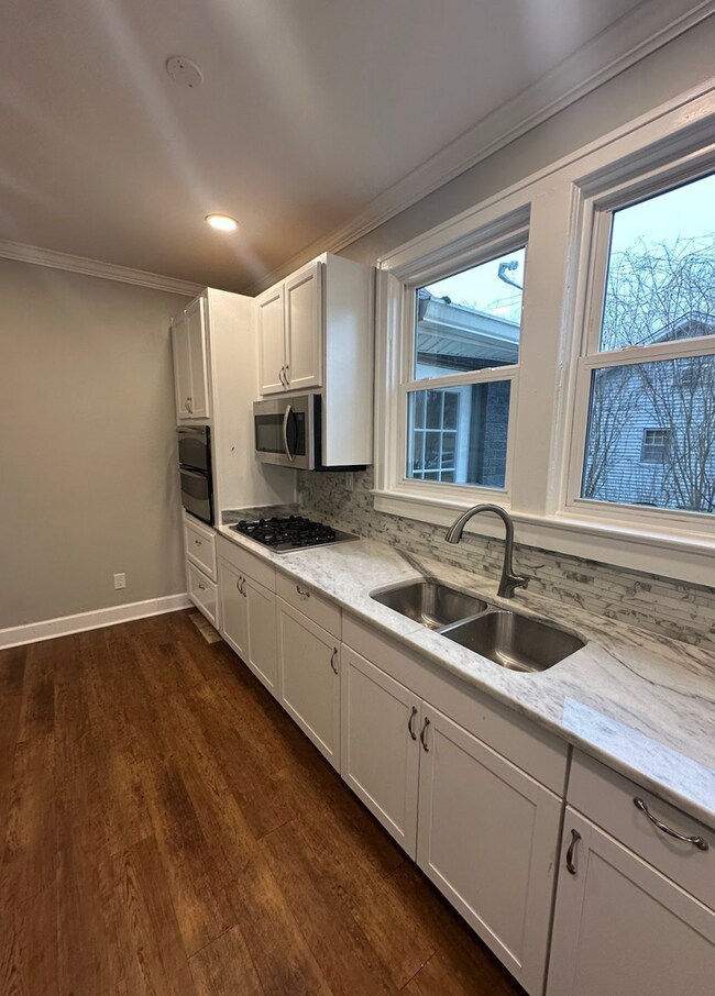 Building Photo - Stunning Historic Home - Sheffield, AL