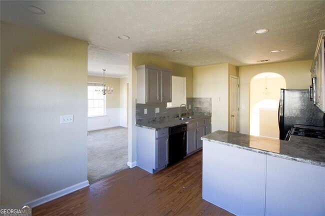 Building Photo - 332 Mica Trail