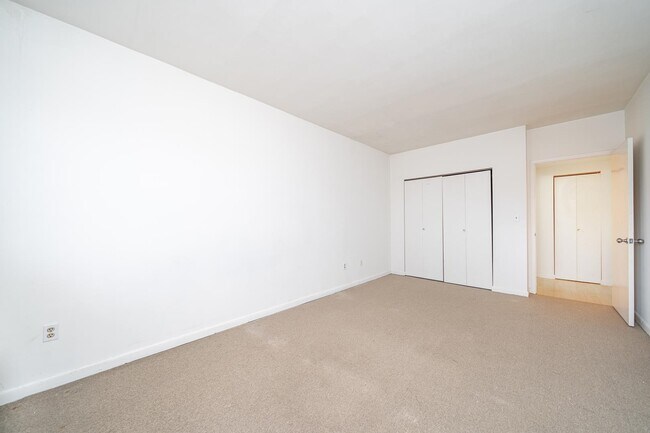 Building Photo - 463 1st St