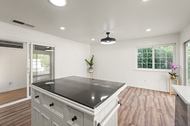 Building Photo - 27480 Cherry Creek Dr