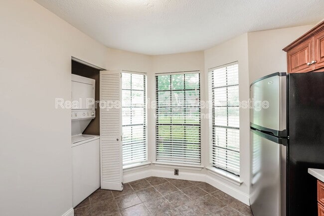 Building Photo - 17263 Saturn Ln