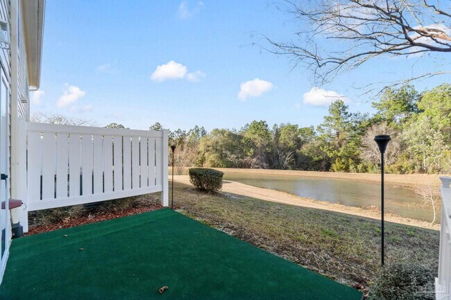 Building Photo - 707 Majestic Dr