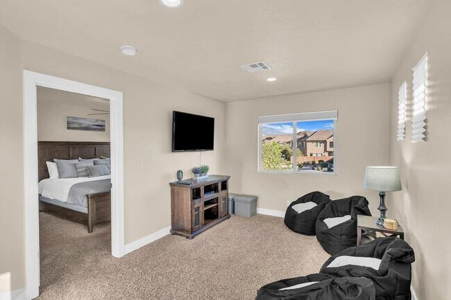 Building Photo - 4221 Torrey Pines Dr
