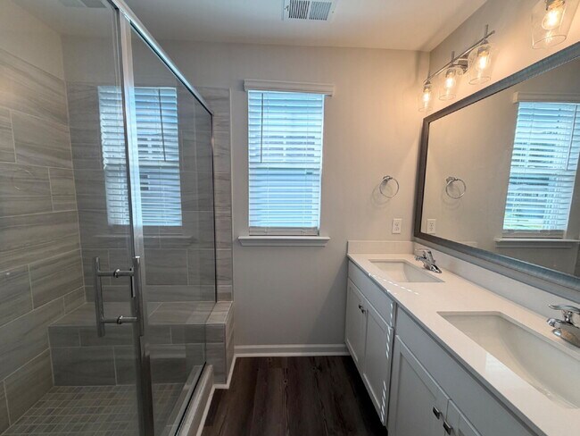 Building Photo - Three Bedroom Home in Millstone Landing!