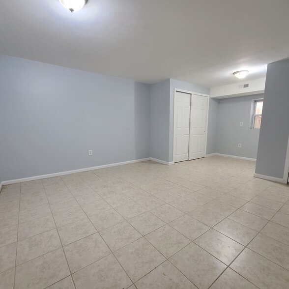Ground Floor Bedroom - 5206 Cottage Ave