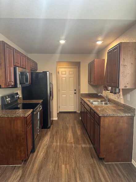 Building Photo - 3010 Ivy Ridge Ln