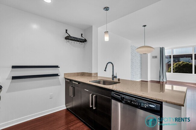 Building Photo - Hayes Valley: 1 Bed + Den @ The Hayes w/ Parking Included, Gym & Shared Roof Deck