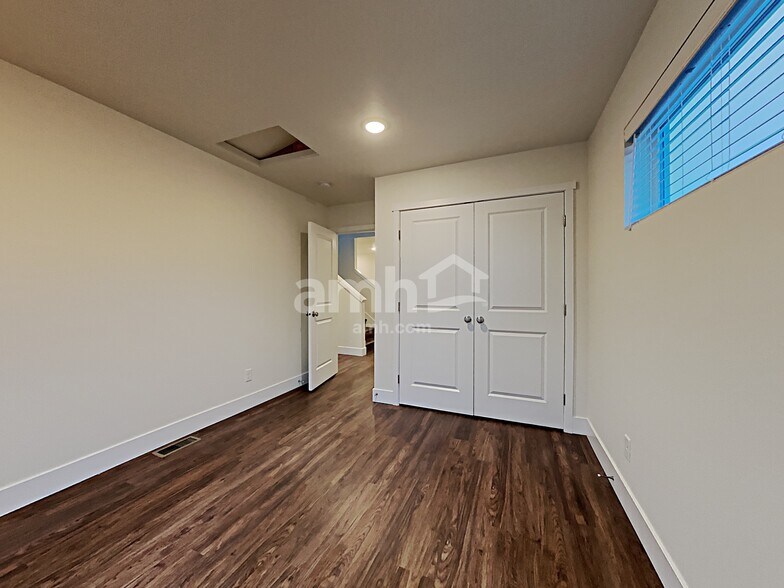 Building Photo - 33013 Lookout Ln