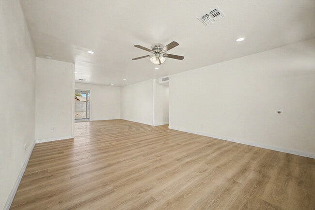 Building Photo - 3430 E Poinsettia Dr