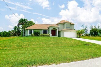 Building Photo - Beautiful 3 beds 2 bath 2-story home overv...