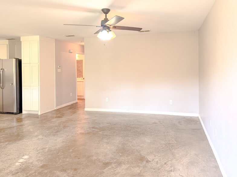 Living area - 100 Morgan Meadows Dr