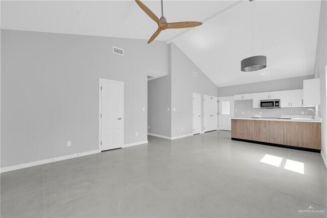 Building Photo - 12 Oriole Rd