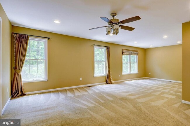 Building Photo - 45 Lockwood Dr