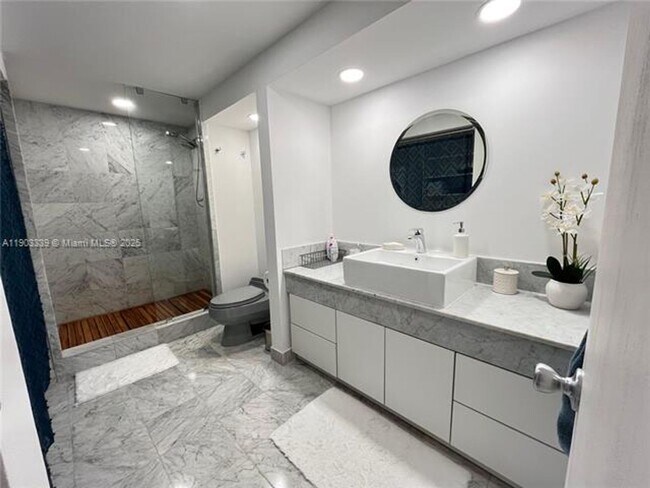 Building Photo - 4000 Island Blvd