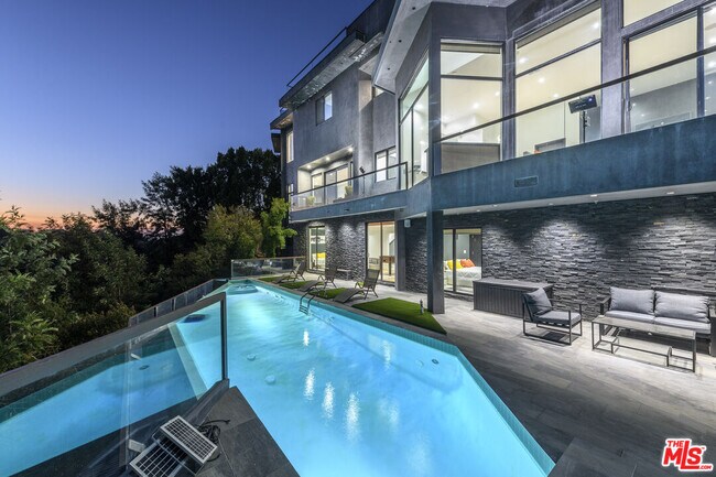 Building Photo - 2271 Gloaming Way