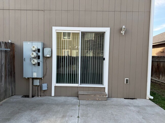 Building Photo - 1709 W Fern Dr