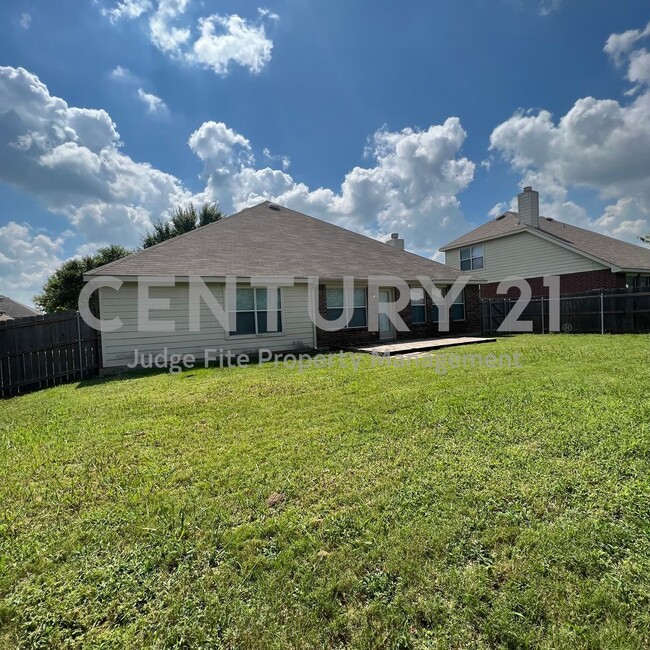 Building Photo - Nice 4/2/2 in Established Mansfield Neighb...