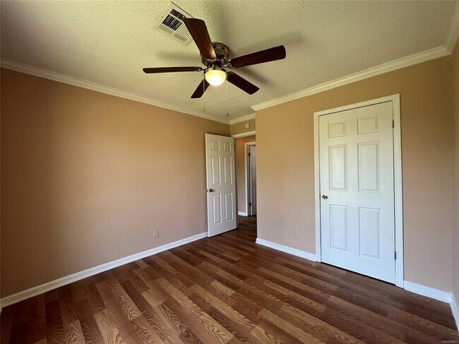 Building Photo - 4230 Fairwood Dr
