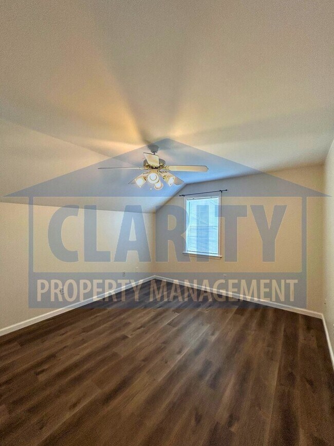 Building Photo - Three-bedroom townhome in Chattanooga!