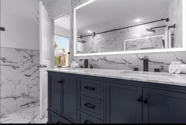 Building Photo - 4412 Acorn Ct