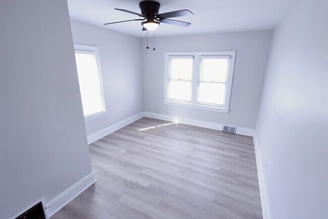 Building Photo - 295 Noble Ave