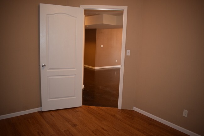 Building Photo - Beautiful spacious home in Waynesville