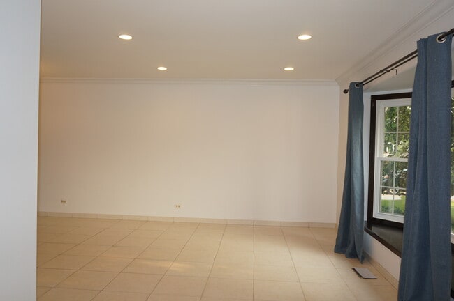 Building Photo - 773 Cardinal Ln