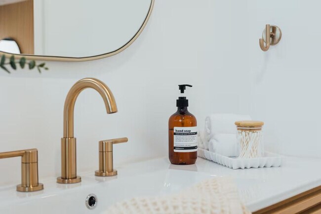 Building Photo - 4866 Hillside Dr