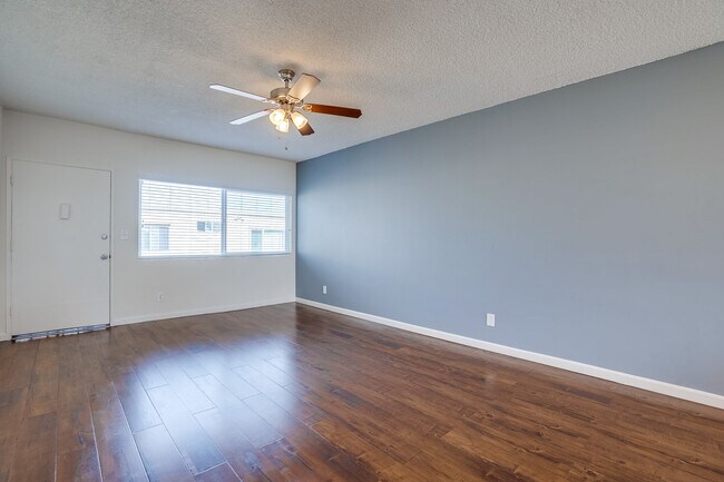 Building Photo - Apartment Building in Park Mesa Heights with Laundry On-Site and Parking