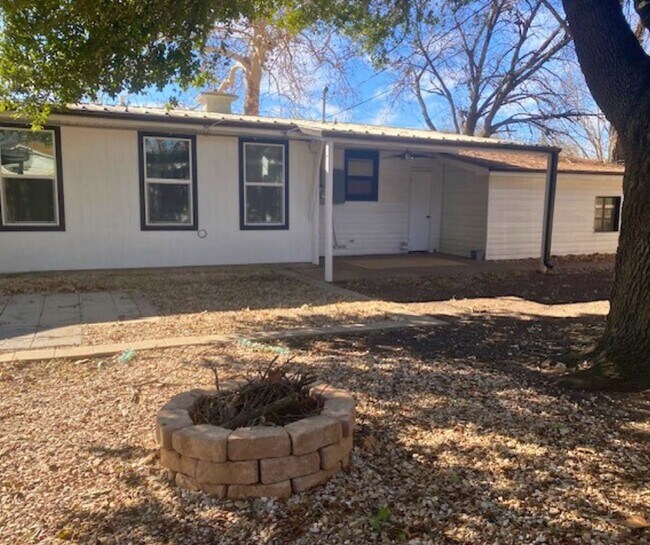 Building Photo - 3601 E Brookview Dr