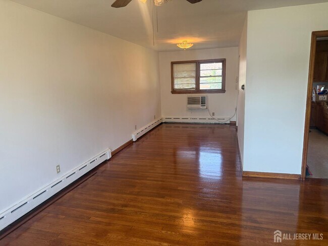 Building Photo - 304 Fairlamb Ave