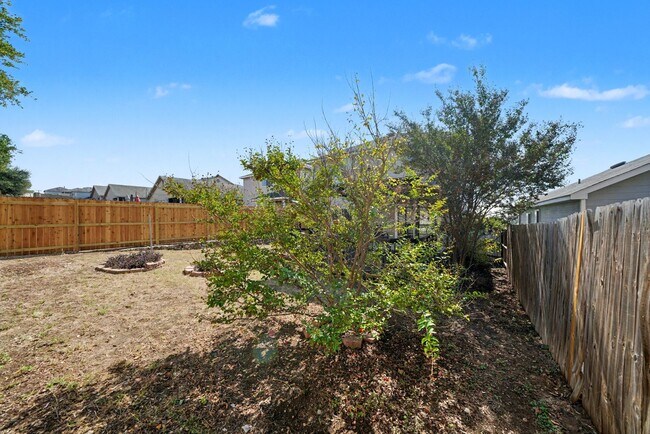 Building Photo - Beautiful 4-Bedroom Home in Bulverde Villa...