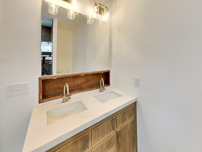 Building Photo - 304 Sciple Terrace NW