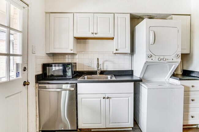 Building Photo - 10228 Regal Oaks Dr