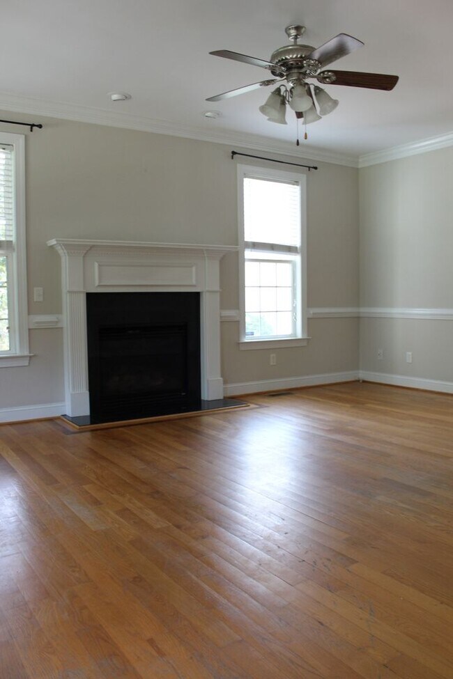 Building Photo - 113 Red Field Pl