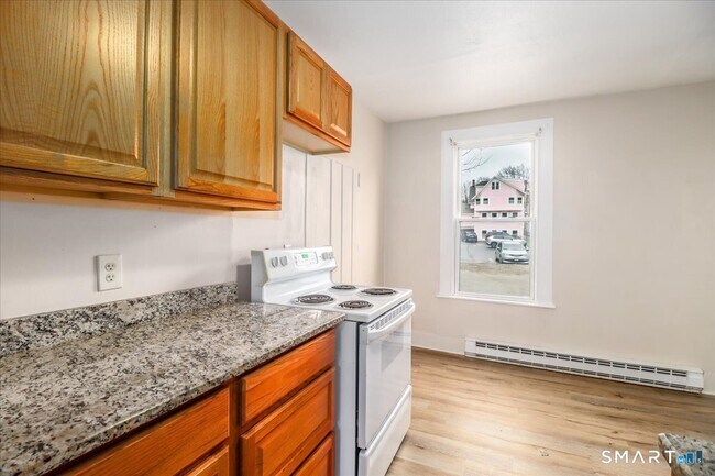 Building Photo - 17 Church St