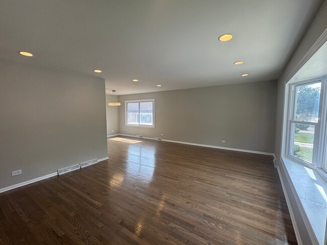Building Photo - 14811 Minerva Ave