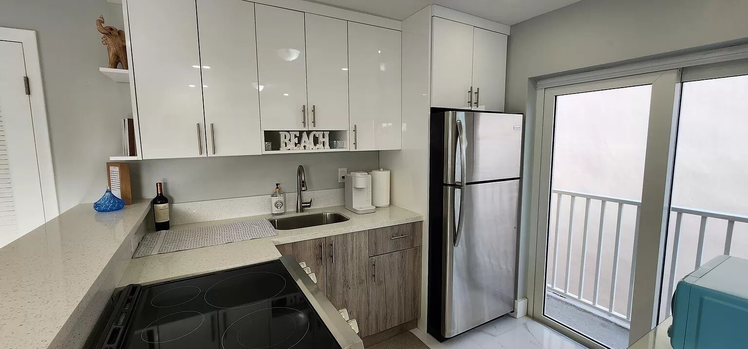 Building Photo - 8966 Collins Ave