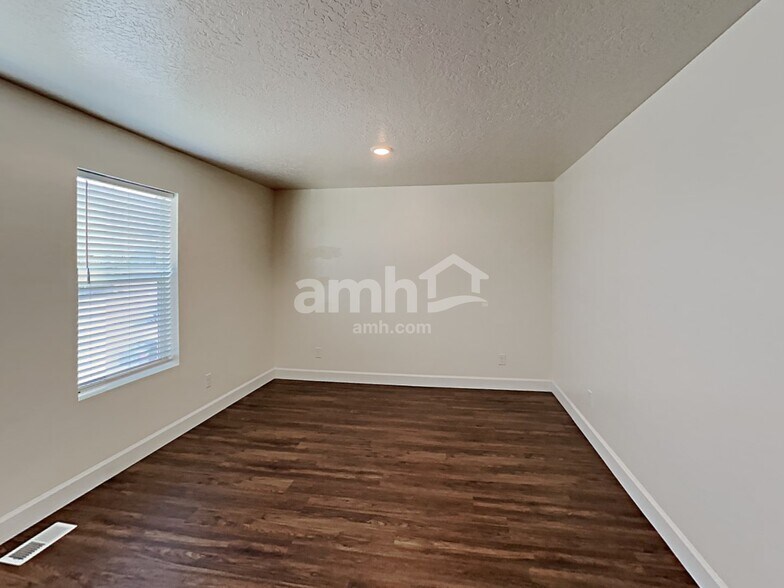 Building Photo - 1123 Wagon Way