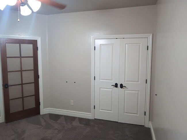 Building Photo - PET FRIENDLY -Spacious 6 Bedroom Home in St. George