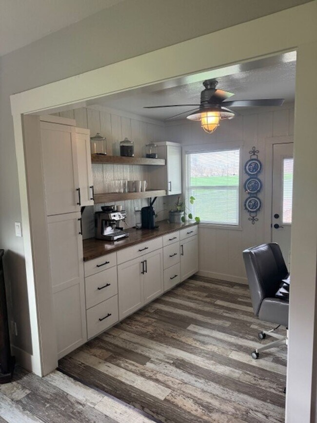 Building Photo - Country Style Living in this Charming Home in Anderson