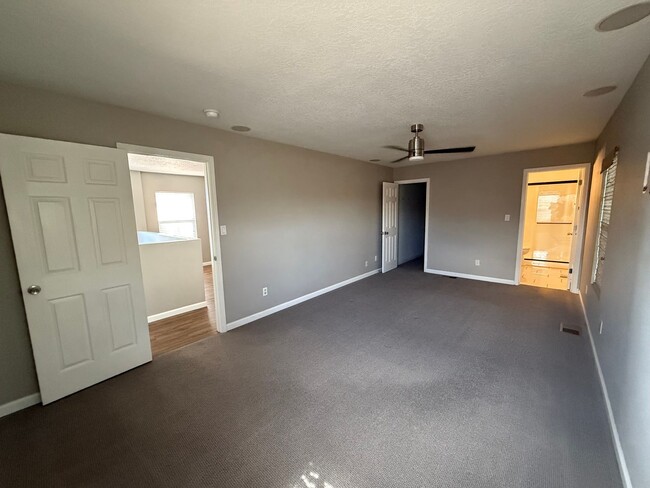 Building Photo - Great Location Near Altura Park