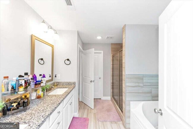 Building Photo - 66 Vicky Way